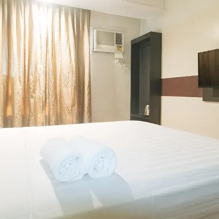 马卡蒂洛兰佐套房酒店